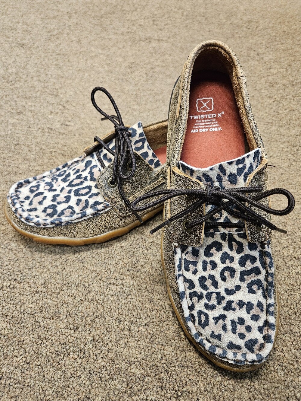 Twisted X Woman's Distressed Cheetah Print Driving Moc (Like New) - Size 7